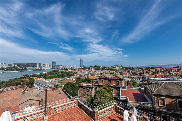 廈門企業(yè)深陷同質(zhì)化競爭泥沼，廈門戰(zhàn)略咨詢公司如何助力破局？