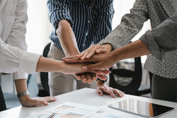 跨境營(yíng)銷中，如何克服文化差異，實(shí)現(xiàn)全球化傳播？