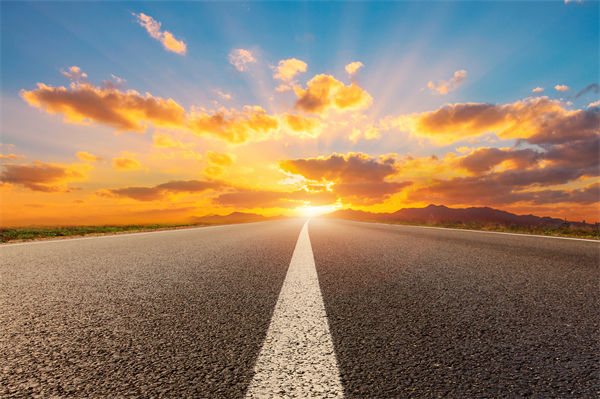 兩會(huì)熱議破解企業(yè)“生長痛”，對(duì)企業(yè)戰(zhàn)略管理有何啟示？