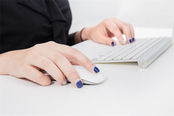 女子工資4600每天花近百元通勤上班，人力資源怎么看？