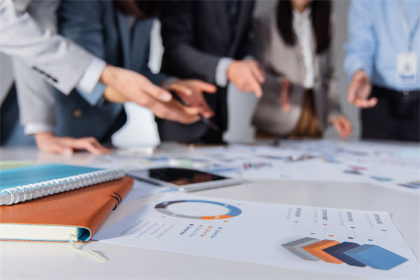 績效溝通形同虛設(shè)，績效咨詢?nèi)绾未罱ㄌ拐\交流橋梁？