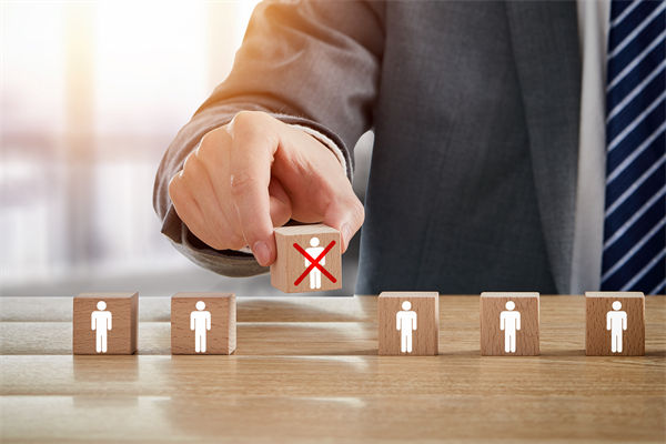 微軟在華外包公司一天裁員近2000人，人力資源管理怎么看？