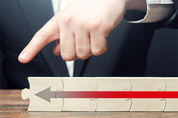 戰(zhàn)略執(zhí)行層層衰減，集團管控如何確保目標精準落地？