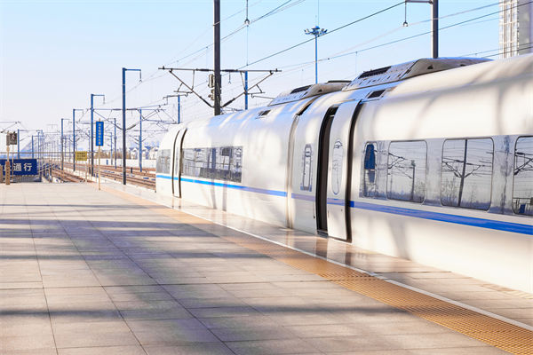 美國為什么沒有中國那樣的高鐵？是哪些方面限制了？