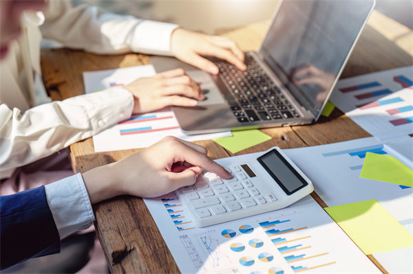 榴蓮價(jià)格暴跌50%，有人買(mǎi)了50箱，預(yù)算管理怎么看？