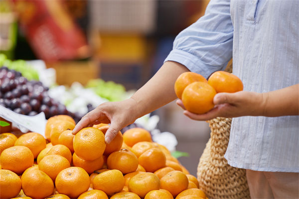 榴蓮價(jià)格暴跌50%，有人買(mǎi)了50箱，預(yù)算管理怎么看？