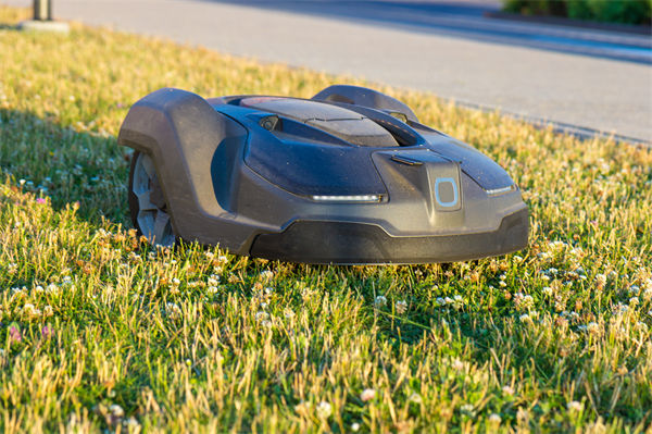 國(guó)產(chǎn)割草機(jī)器人走俏海外，企業(yè)數(shù)字化有何啟示？