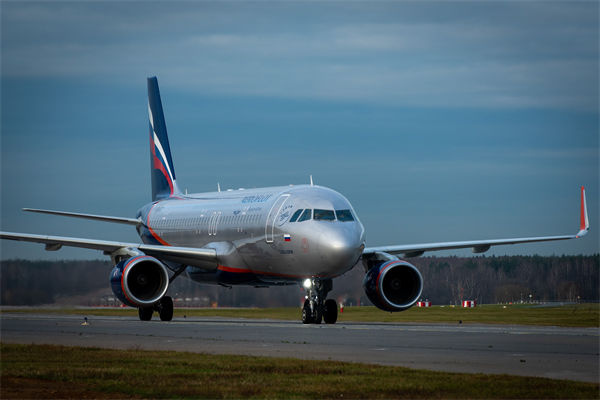 數(shù)十架中資公司飛機(jī)被扣俄羅斯，戰(zhàn)略咨詢(xún)?cè)趺纯矗? /></a></div>
                    <div   id=