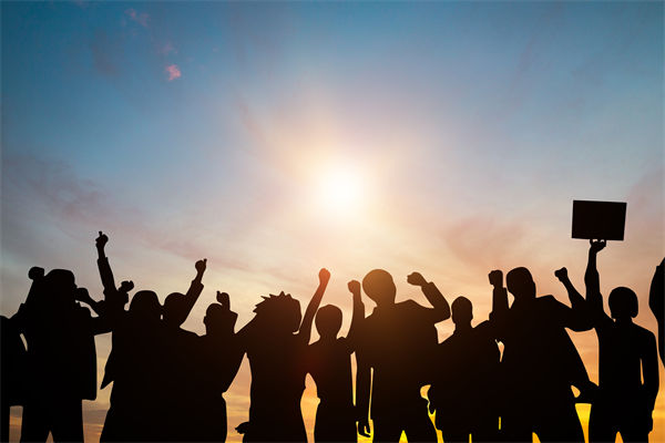 多家公司通知帶薪放假看閱兵，績(jī)效管理有何啟示？