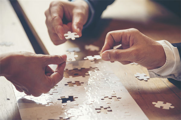 跨部門(mén)協(xié)同處處卡點(diǎn)，集團(tuán)管控咨詢(xún)?nèi)绾未蛲ū趬荆? /></a></div>
                    <div   id=