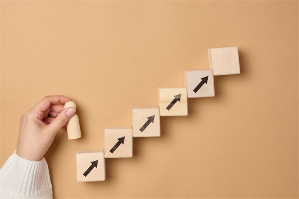 戰(zhàn)略目標(biāo)層層分解后，部門協(xié)同為何反成內(nèi)耗根源？