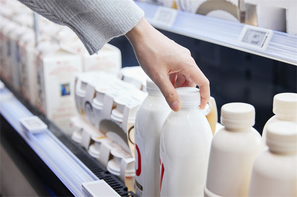 常溫純牛奶中禁止添加復(fù)原乳，集成供應(yīng)鏈怎么看？